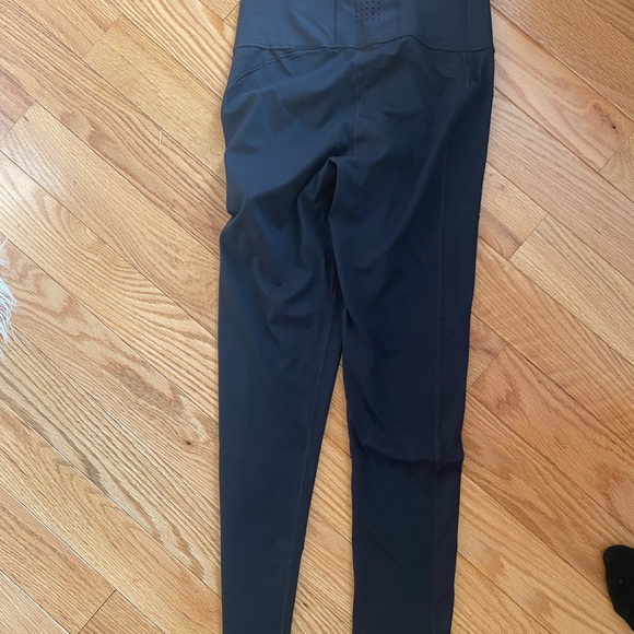 Gym Shark Leggings - Picture 2 of 3